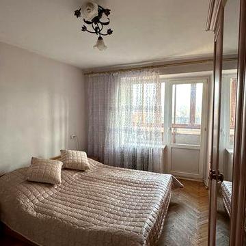 Продається  3 кімнатна квартира в  м.Косів