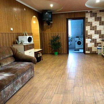 Просторий будинок з якісним ремонтом у Новоолексіївці