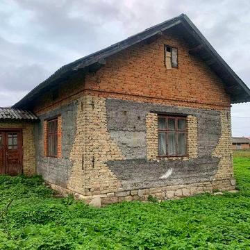 Продається хата .