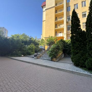 Валерія Лобановського вул., 21/4