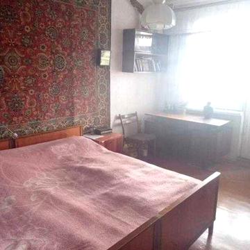 Продається 3 кімнатна квартира в жилому стані.