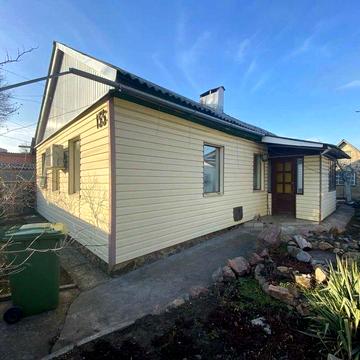 Цегляний будинок з гаражем, 6 соток, в районі Казбету