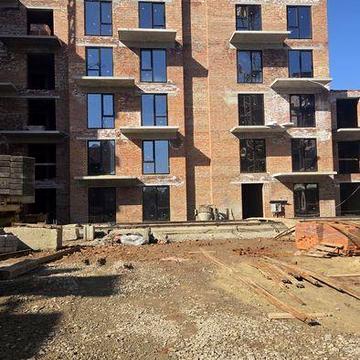 3-4 кім квартира  біля Парку, тепла підлога , Котел, Кухня-Студія