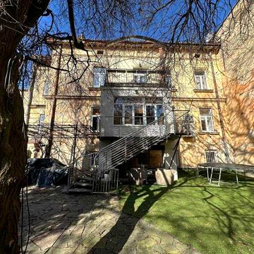 БЕЗ КОМІСІЇ Продаж частини будинку в ЦЕНТРІ 320м2 Вул Кирила і Мефодія