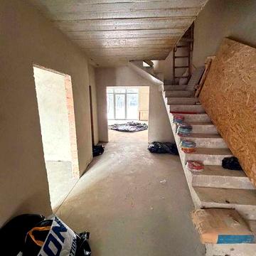 Продаю таунхаус з чорновим ремонтом в с.Крихівці.