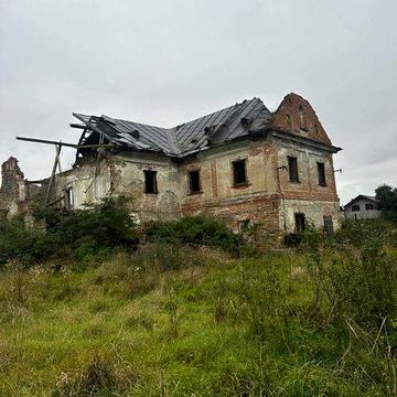 Терміново продається старий замок у Солотвино