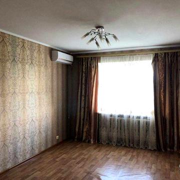 l Продам трикімнатну квартиру на Молодіжному