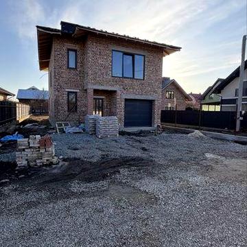 Продаж будинку з великою кухнею та власною терасою Терміново!