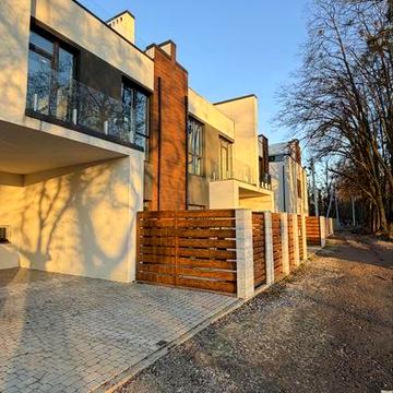 Продаж Таунхаусу з басейном,власним виходом до міського озера, Готовий