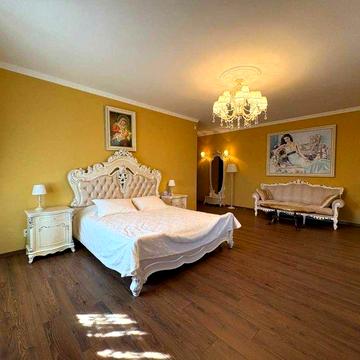 Продаж будинку 355 м² та 21 сот. землі у с. Конопниця