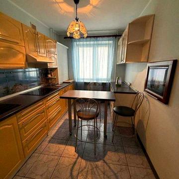 Оренда 3 кімнатної квартири в центрі вул. Митницька