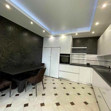 %  3-кімнатна квартира з автономним опаленням, центр,Відінська