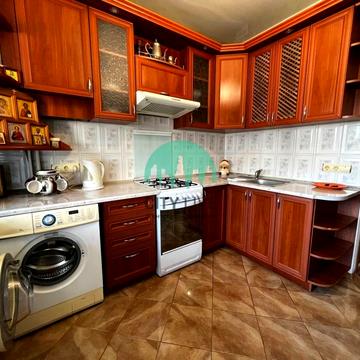 Молодіжна вул., 46