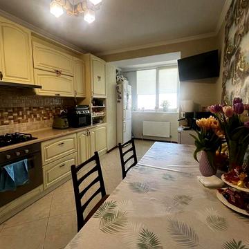 Велика та затишна 2к спокійний район, середній поверх 42910