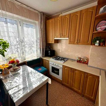 Продам 2-ком квартиру возле 44 школы