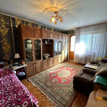 Продам 2-ком квартиру возле 44 школы