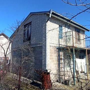 Купите небольшую дачу в тихом месте , возле реки