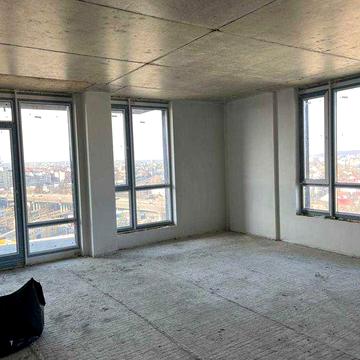 велика квартира, 3 балкони, 3 кімнати, можливе розтермінування