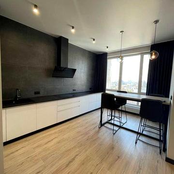 Оренда !  ЖК Ярославів град . Центр ! Паркінг. Генератор .