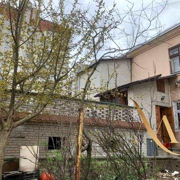 Продаж двокімнатної квартири з гаражем  по вул.Садівнича (Личак.р-н)