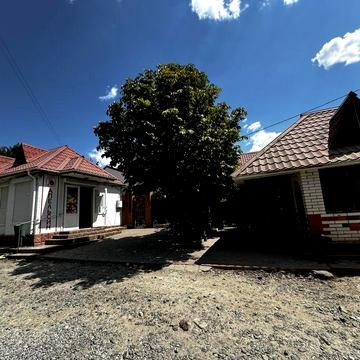 Продам будинок+ магазин