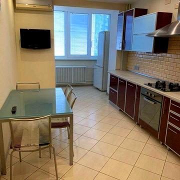 Сдам  трёхкомнатную квартиру  на Фонтане.