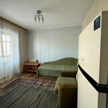 Затишна однокімнатна по вул. Іванеса, 9. Метро - 10 хвилин пішки