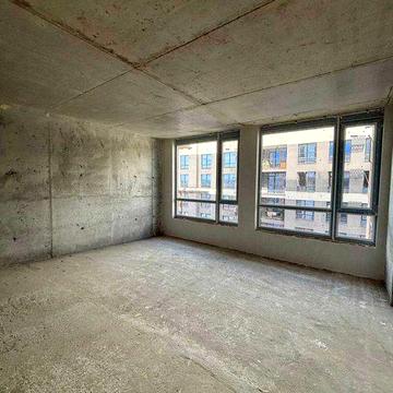 Вигідно продам  2 кімнатну квартиру  в центрі! Будинок здан!