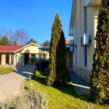 Предлагается к продаже дом в Совиньоне на 28 сотках