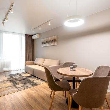 Зарічна вул., 4