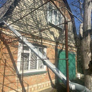 дача з видом на річку під житло з водою