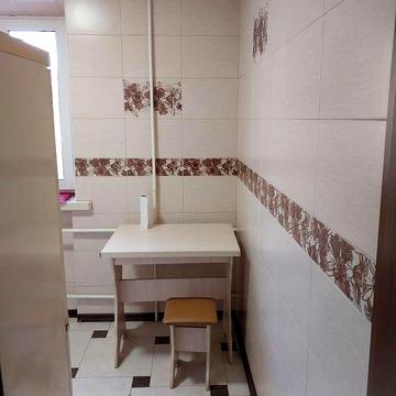 Здається 1 кімнатна, в самому центрі, пр. Миру б 12