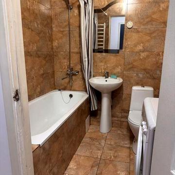 1к квартира на Миколаївській. Вільна