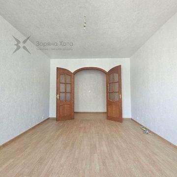 На продаж трикімнатна квартира Мінська