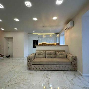 Укомплектована дворівнева квартира на березі м.Озера!