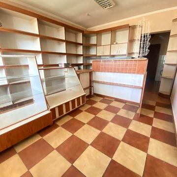 Прови будинок в центрі смт Макарів