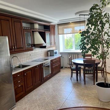 Кадетський Гай вул., 3