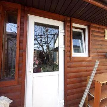 Довгострокова оренда літнього будиночку.