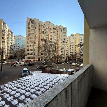 Срочно 3 комнатную квартиру продам в кирпичном сданном доме в центре ЖК Стикон