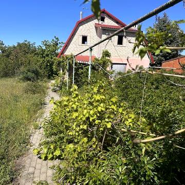 Продається участок з будинком ( Жовтневий район)