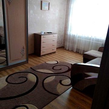 Оренда 2-к квартири на вул. Роксоляни