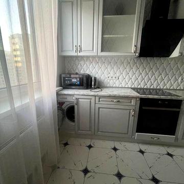 Сдам однокомнатную в 37 Жемчужине.