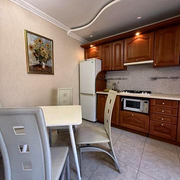 Здається 2 к кв, пр. Д.Яворницького,45, Екатеринославський бульвар