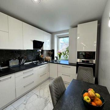 Трикімнатна квартира на Митниці