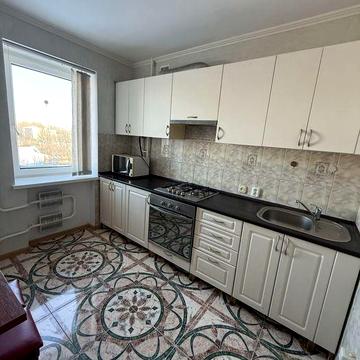 Оренда 2 кімн. Квартирив центрі район податковоі