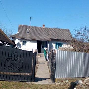 Срочно прод ається будинок у центрі села олешів Івано франківської обл