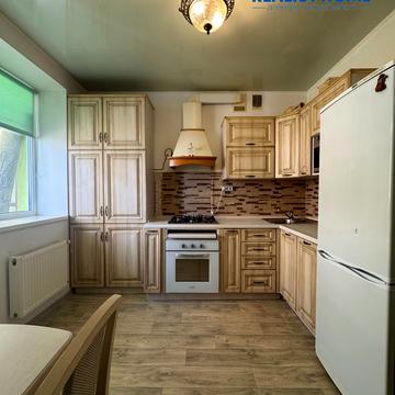 Академіка Амосова вул., 22