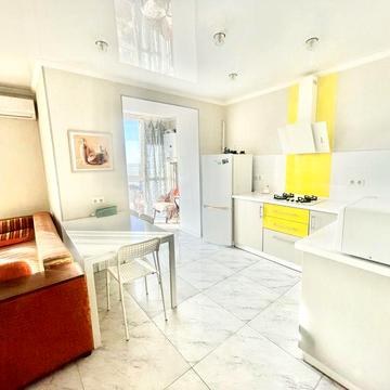 Стильна студія 1-на з автономним на Голллівуді