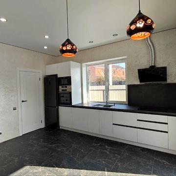 Продаж будинок з новим дизайнерським ремонтом