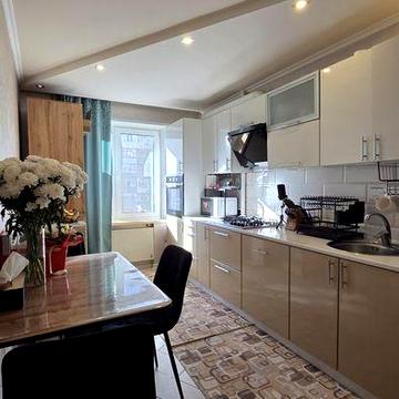 Продаж трикімнатної квартири у м.Самар